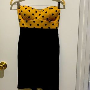 Poka dot sleeveless cup A line dress with pocket size small in mustard & black